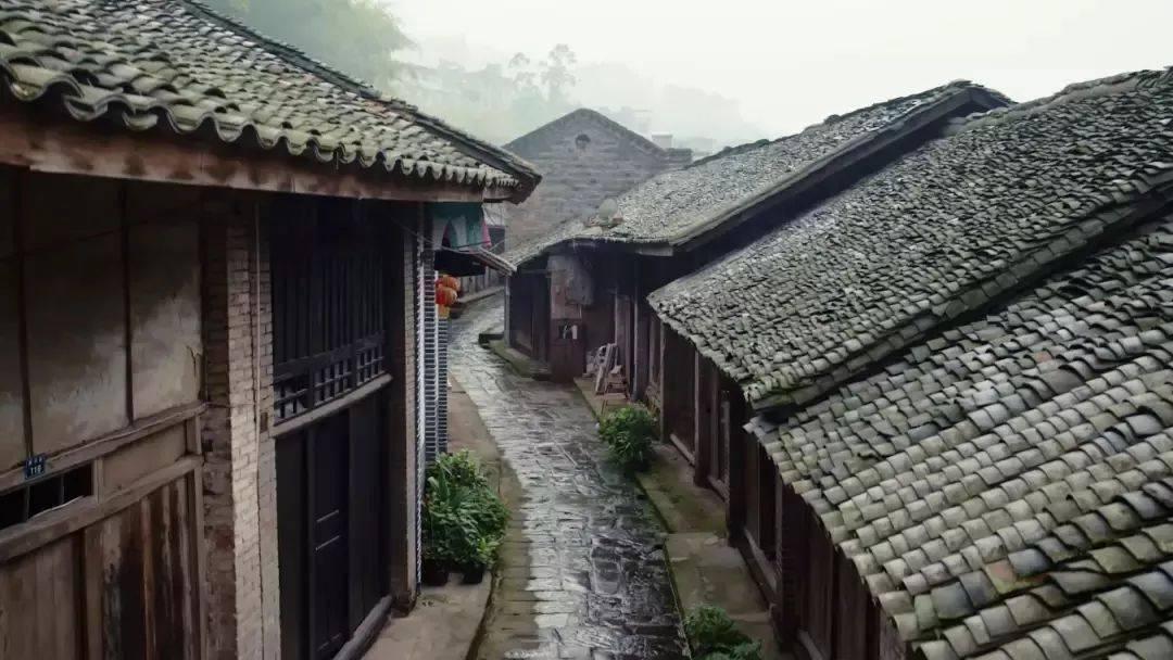 欧阳妮妮与妈妈定居杭州 妹妹欧阳娣娣即将出道